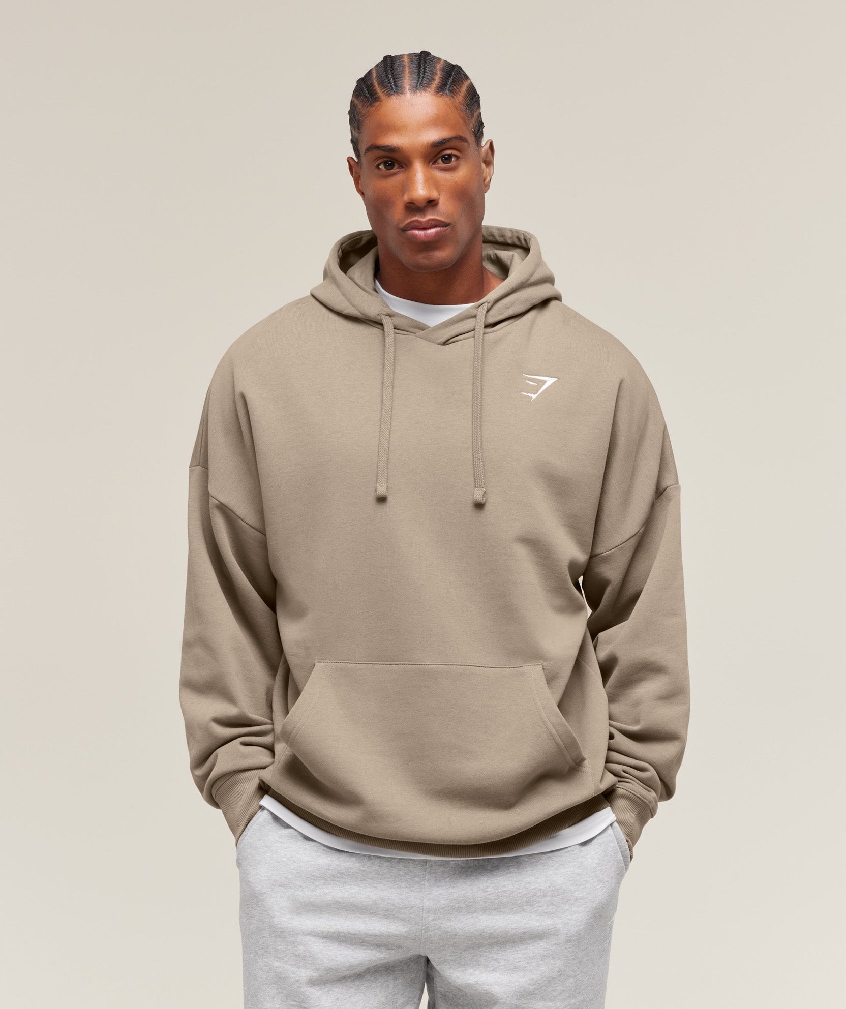 Sudadera con capucha extragrande con escudo