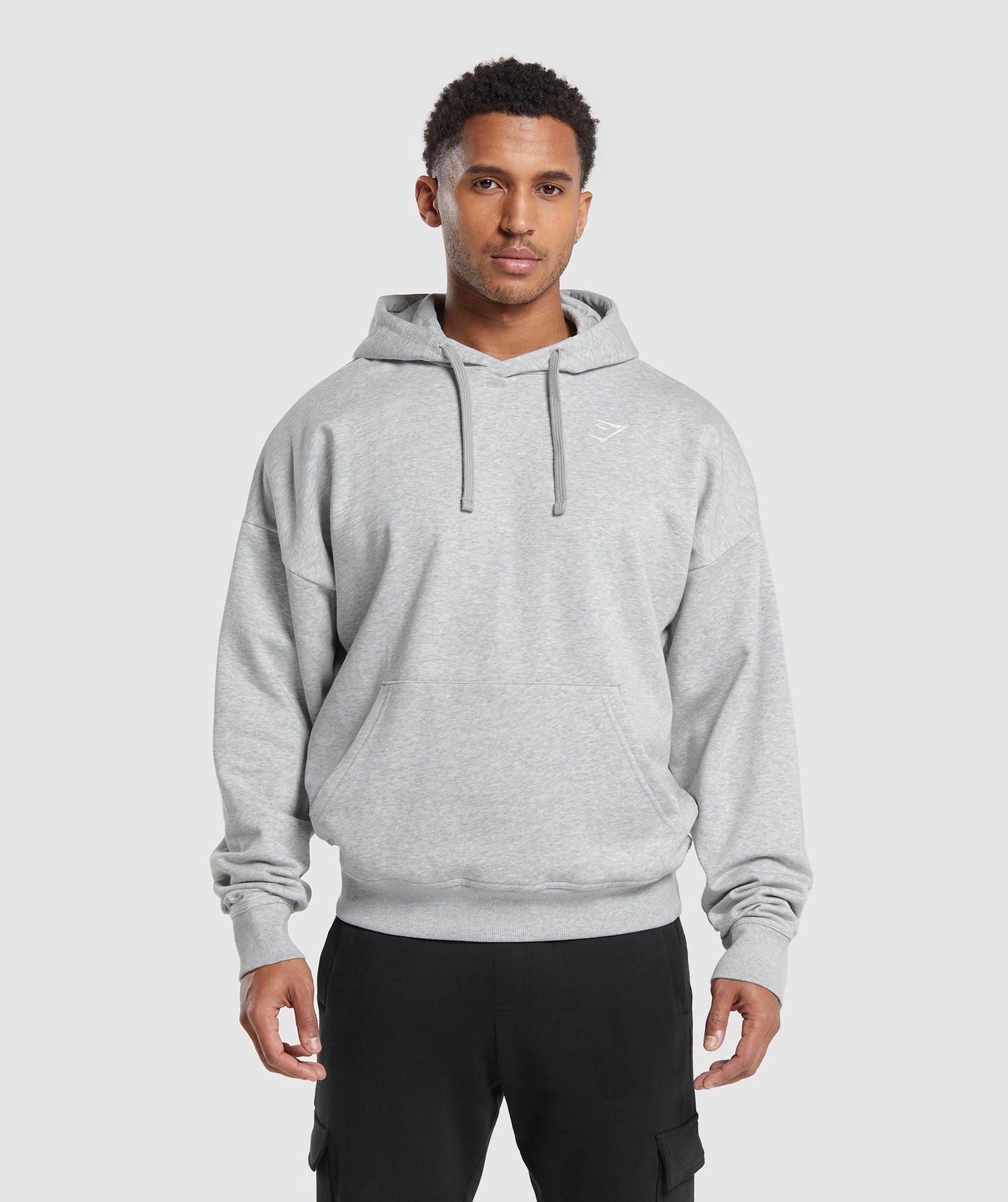 Sudadera con capucha extragrande con escudo