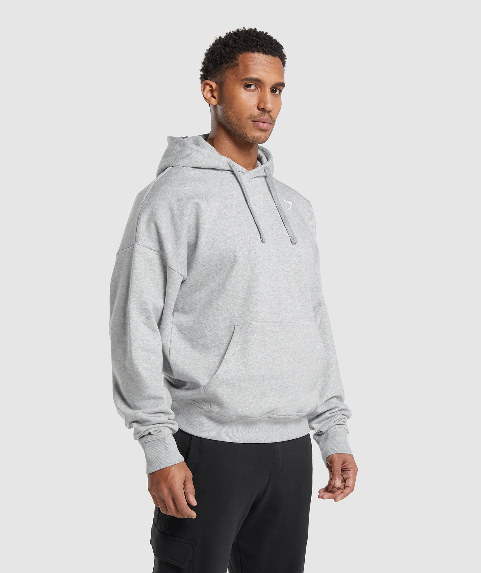 Sudadera con capucha extragrande con escudo