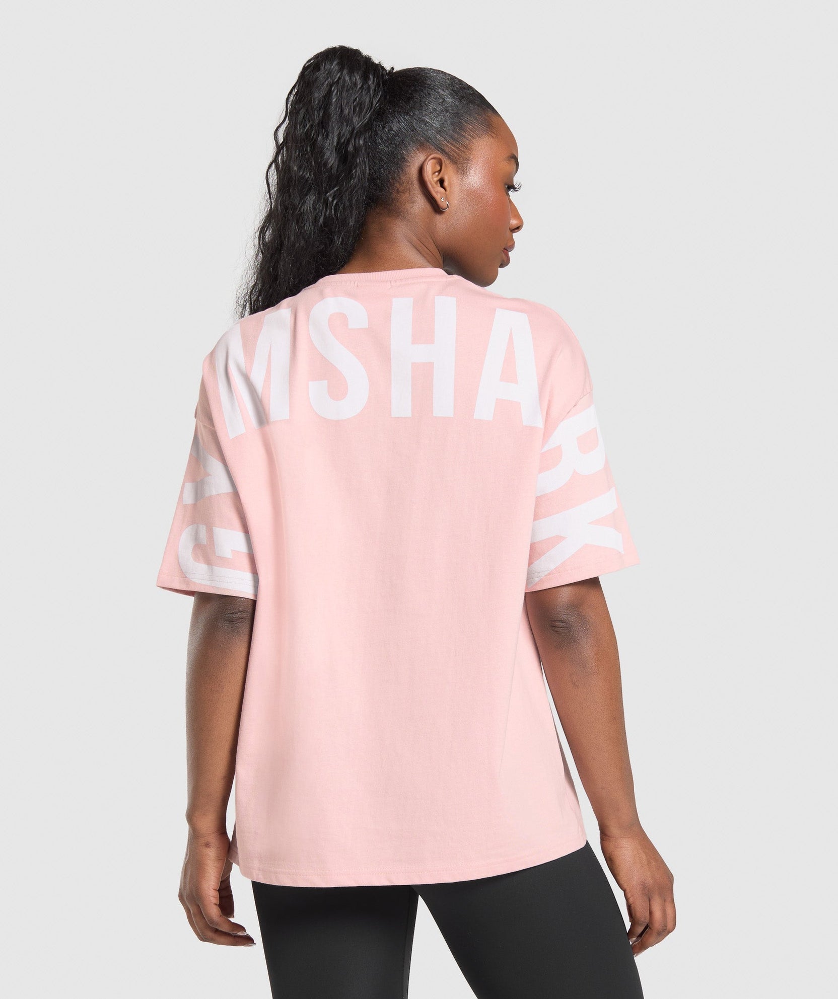 Camiseta gráfica con marca denominativa