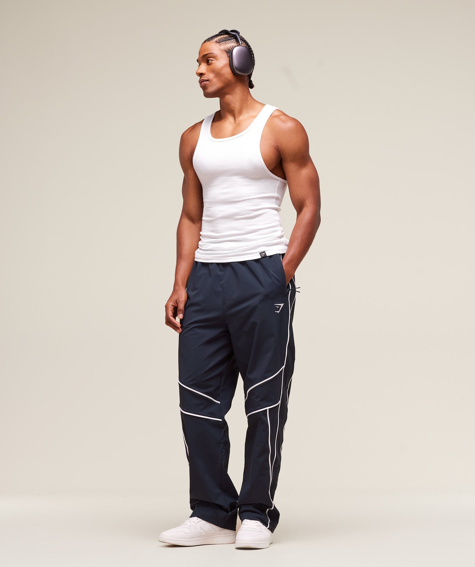 Pantalones deportivos retro arrugados