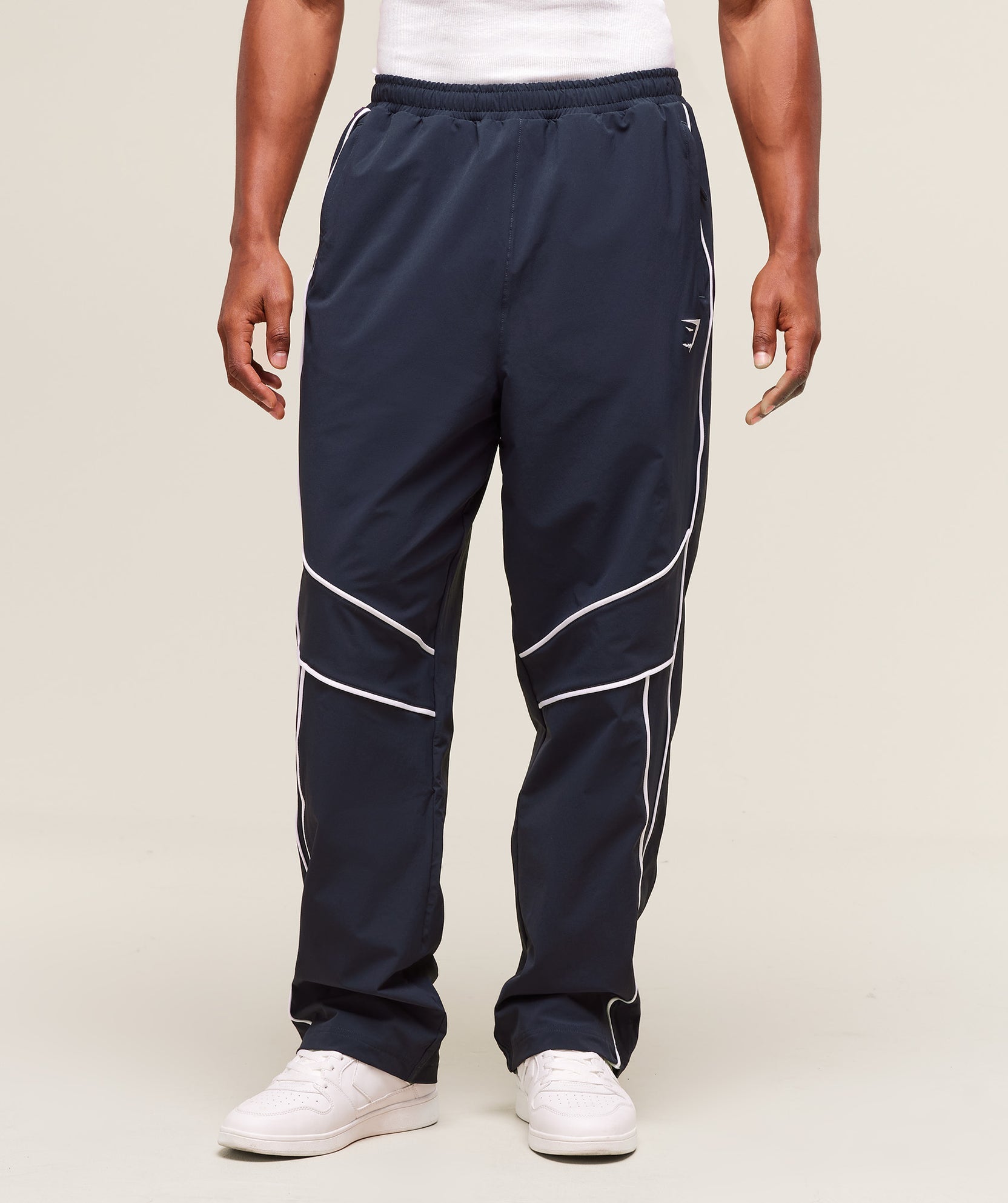 Pantalones deportivos retro arrugados