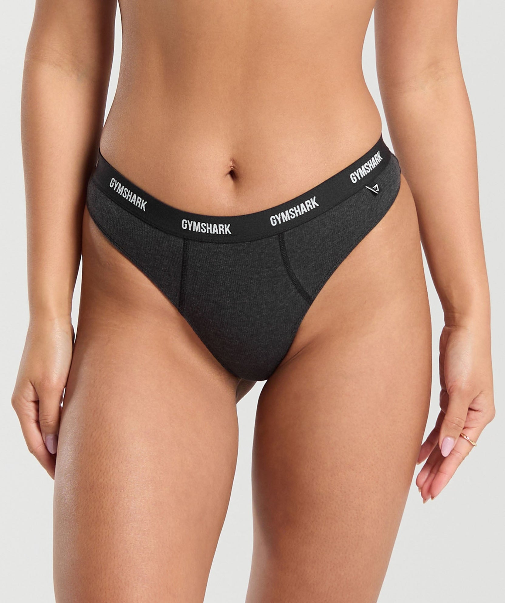 Tanga de tiro alto con canalé