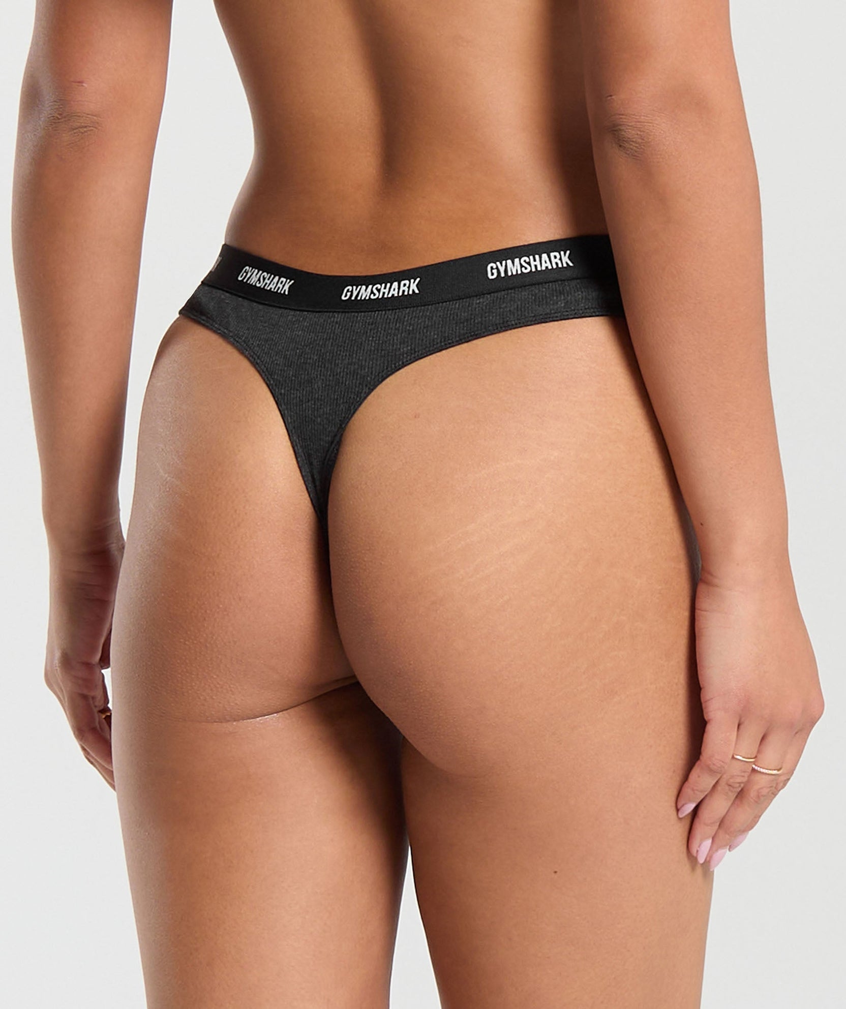 Tanga de tiro alto con canalé