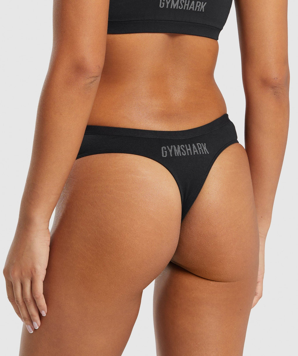 Tanga sin costuras con parte delantera hundida