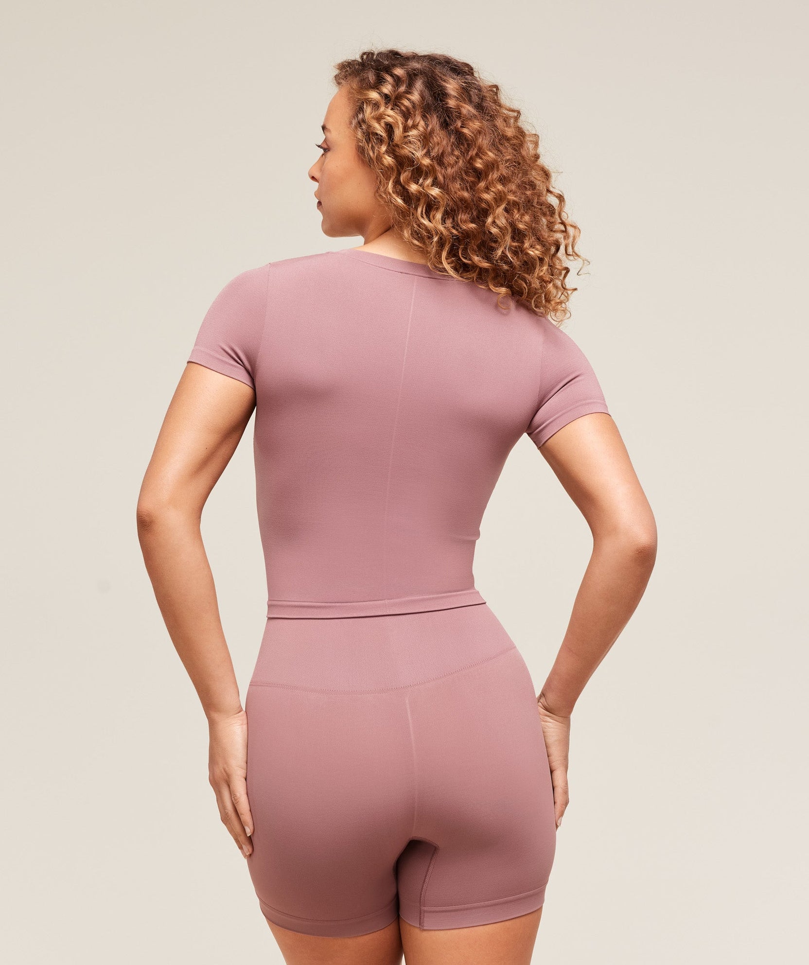 Camiseta midi suave y esculpida