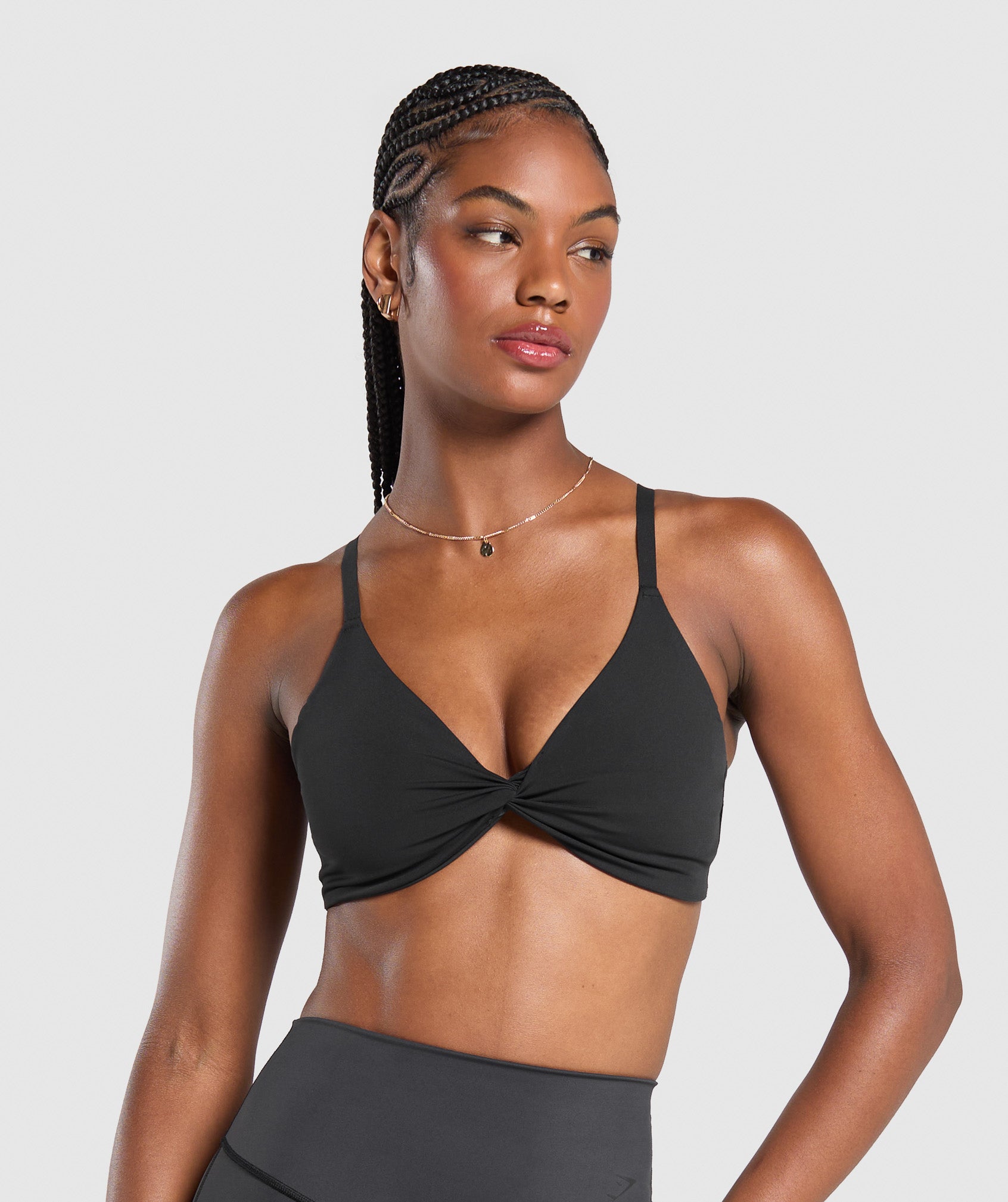 Bralette con parte delantera torcida