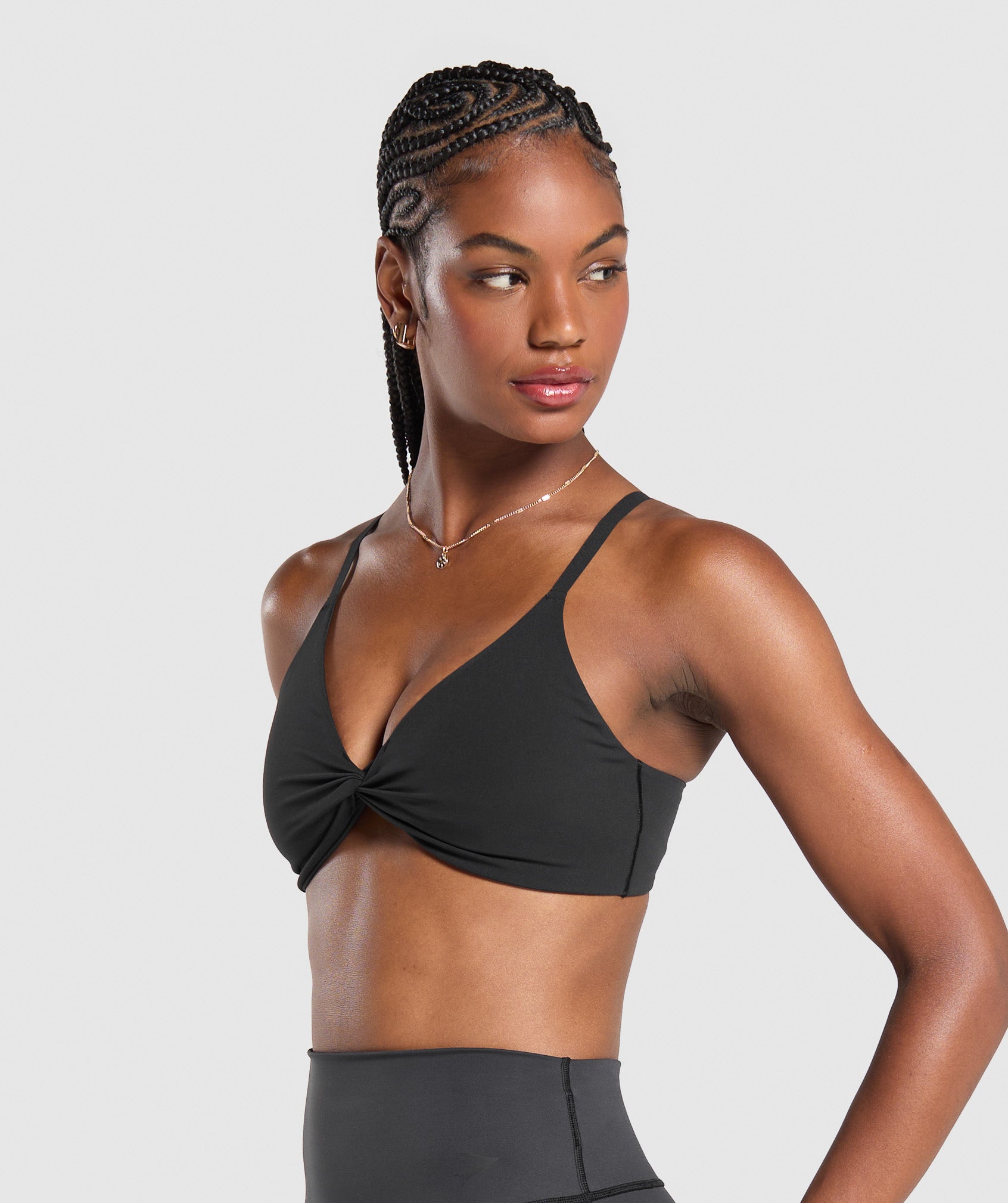 Bralette con parte delantera torcida