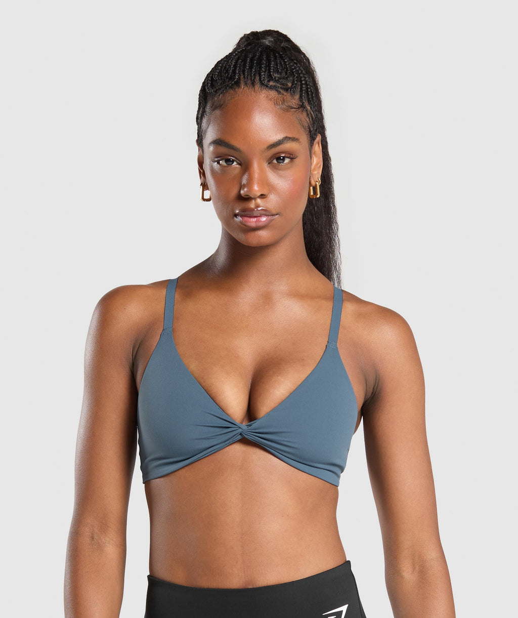 Bralette con parte delantera torcida