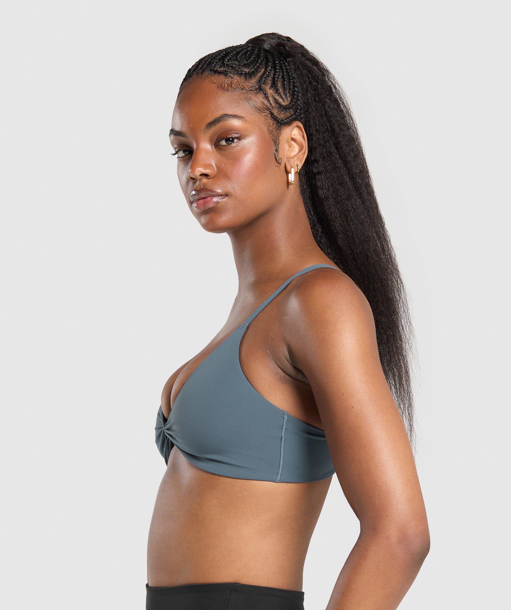 Bralette con parte delantera torcida