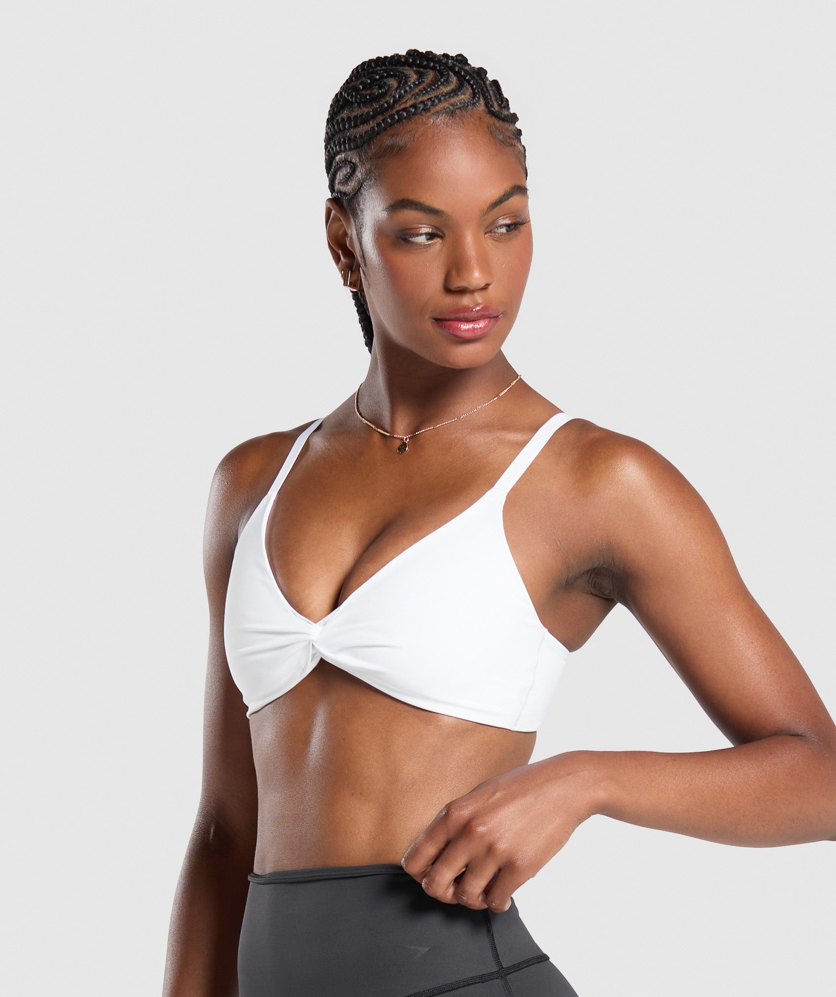 Bralette con parte delantera torcida