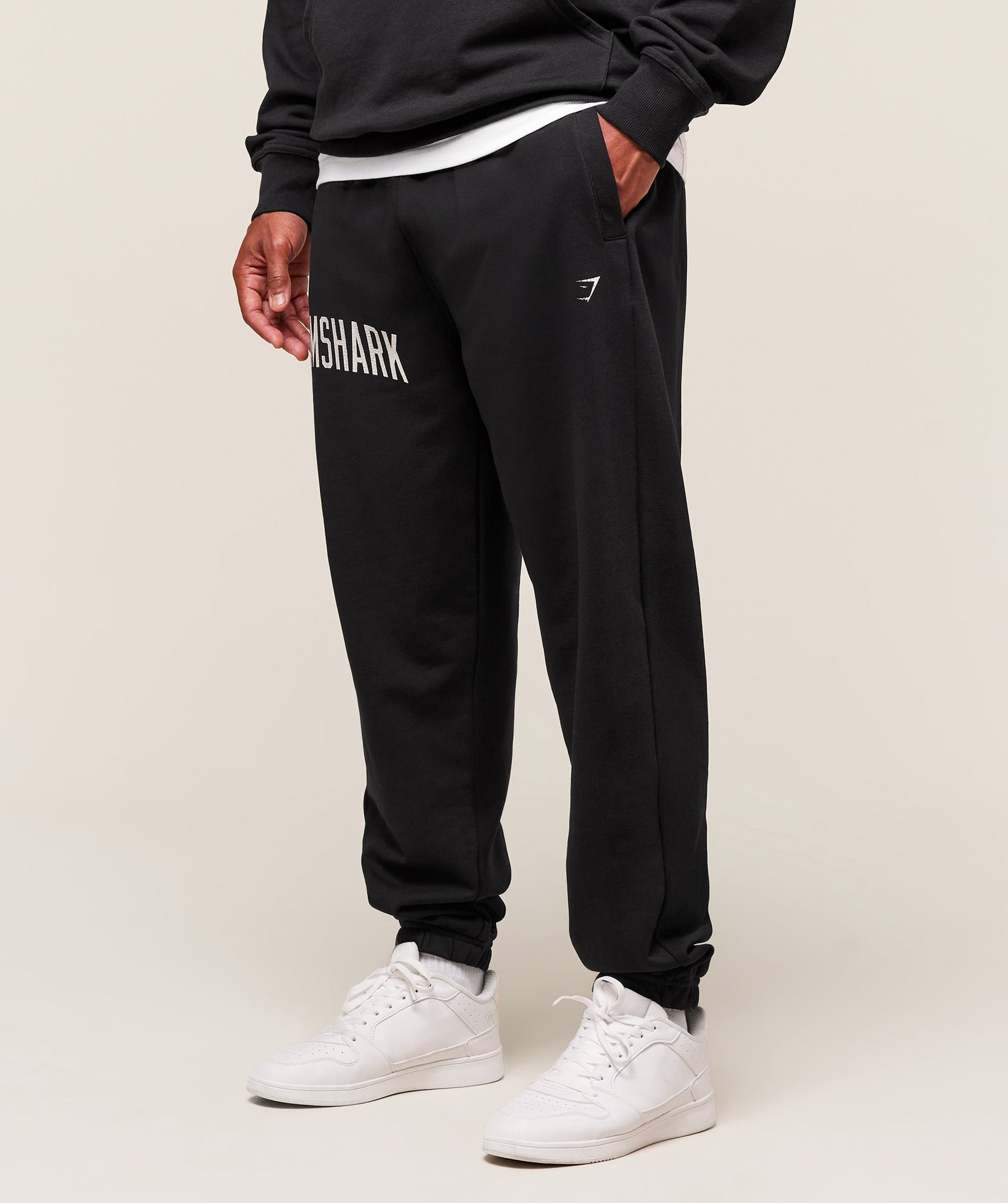 Jogger gráfico desgastado