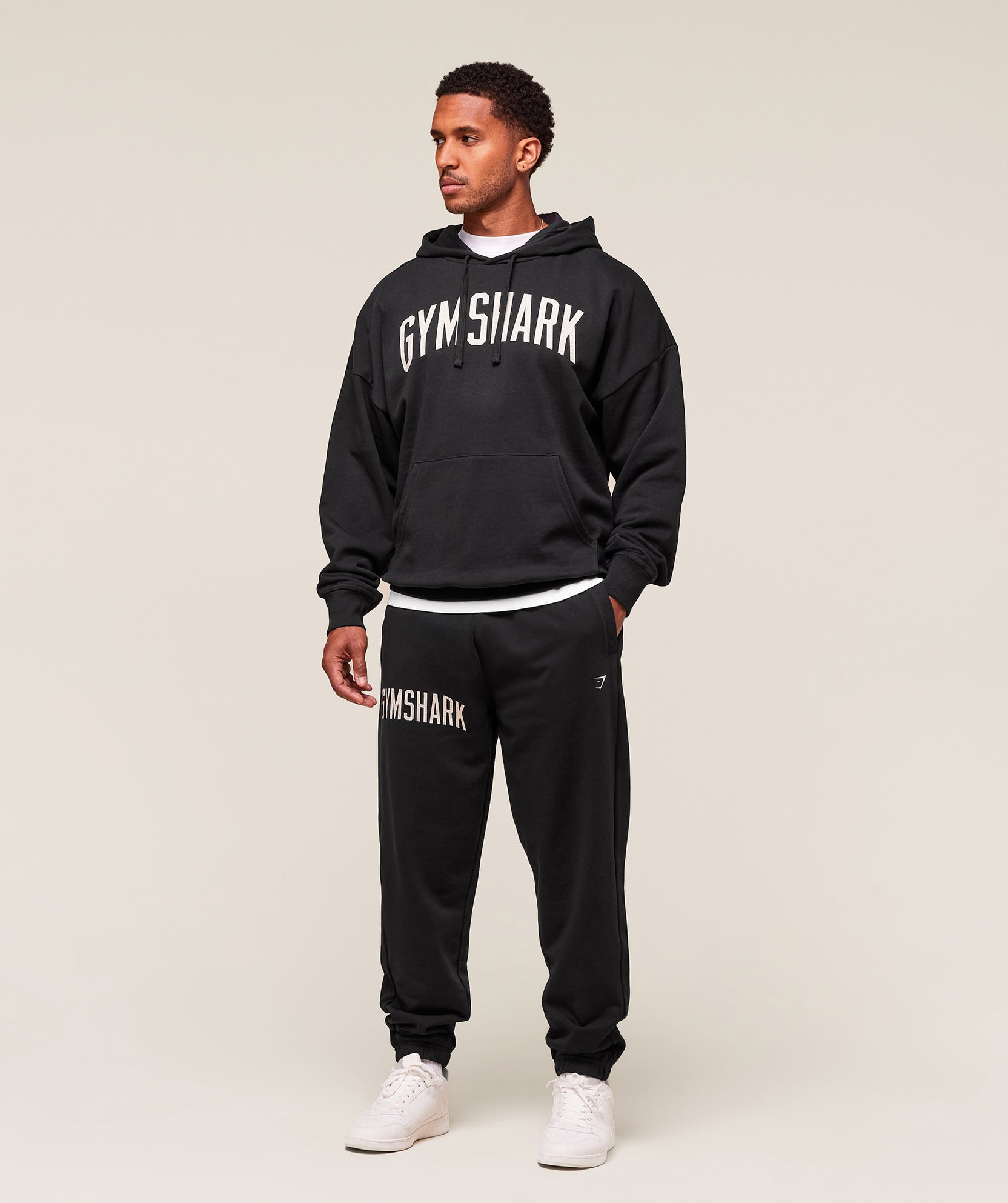 Sudadera con capucha gráfica desgastada